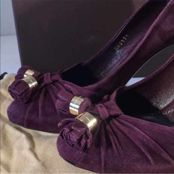 Authentic Guaranteed Louis Vuitton Swede Pumps - Picture 4 of 11